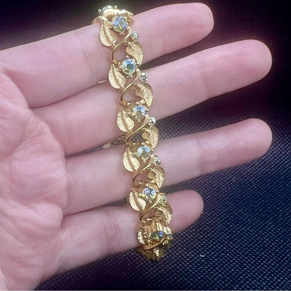 Vintage 40s Crown Trifari Signed Leafs AB Rhinestone Gold Tone Bracelet‎ Marked